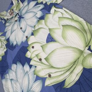 Tommy Bahama Hawaiian Shirt 100% Silk Water Lily Blue Green‎ Ivory Men's Size M